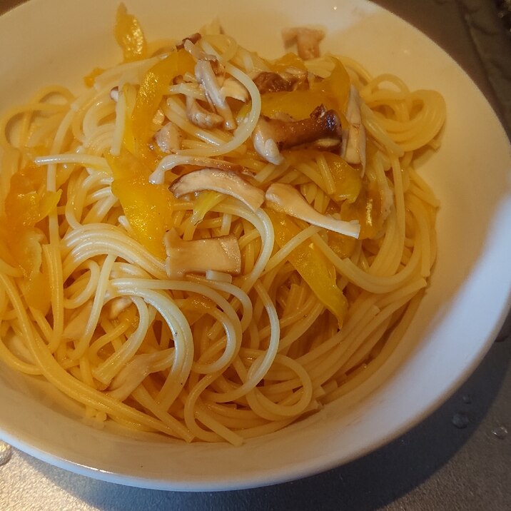 パプリカ椎茸パスタ